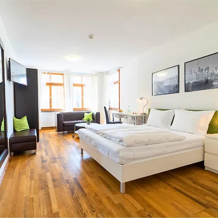 Aparthotel The Square 3*