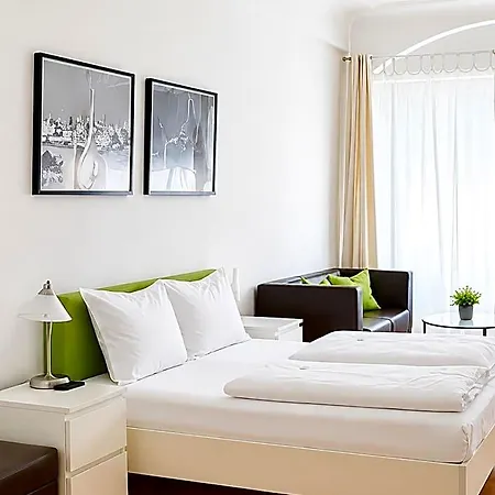 The Square 3* Coburg